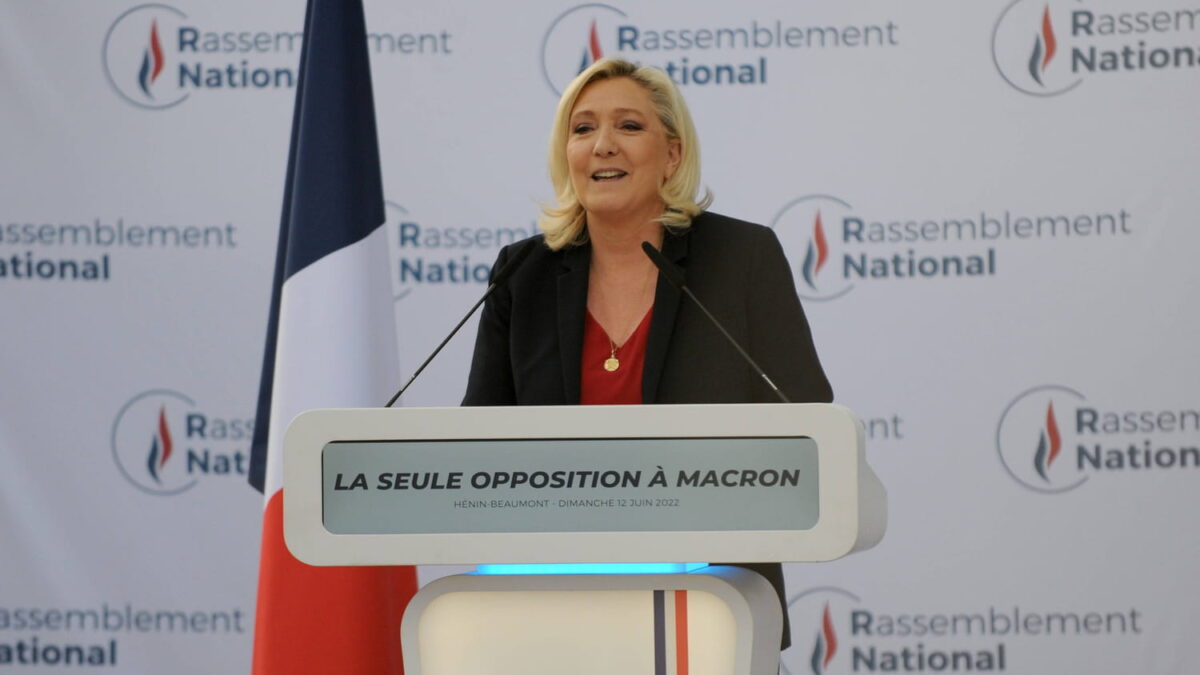 Le Pen promete bloquear las reformas de Macron tras superar el «cordón sanitario» del resto de partidos