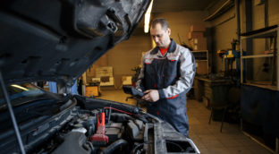 España se enfrenta a multas por incumplir leyes de la UE y perjudicar a los talleres de coches