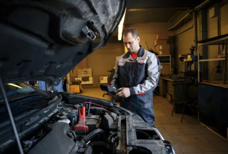 España se enfrenta a multas por incumplir leyes de la UE y perjudicar a los talleres de coches