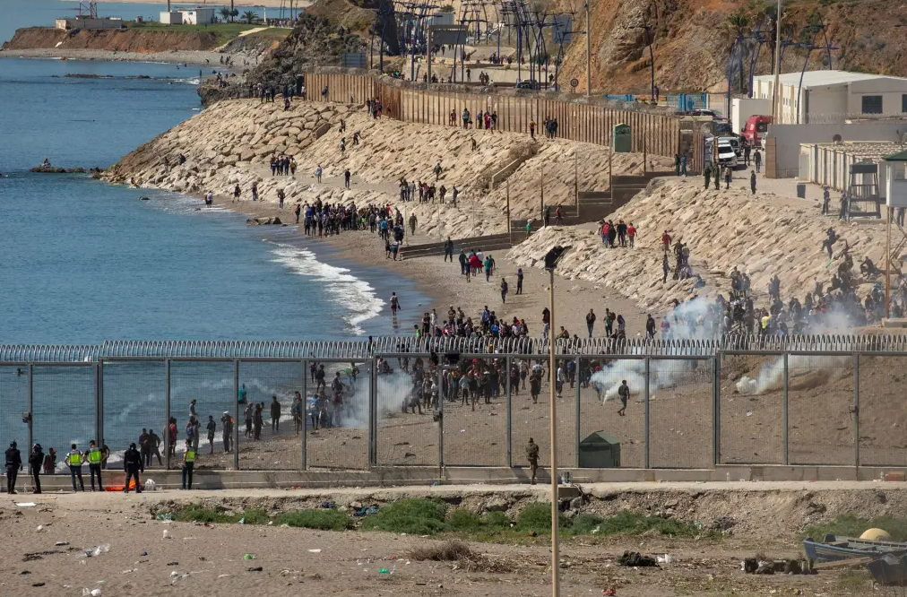 El tránsito fronterizo de Ceuta supera las 100.000 personas en ambos sentidos