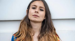 Vanessa Londoño restituye la dignidad humana a los disidentes del sistema en  'El asedio animal'