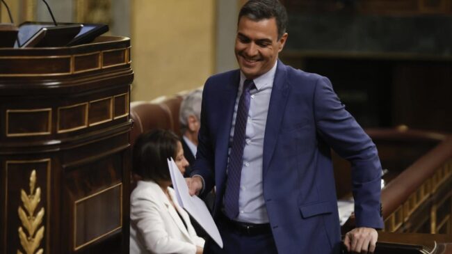 Sánchez y sus ministros se suben el sueldo: un aumento del 4%, más que los funcionarios y diputados