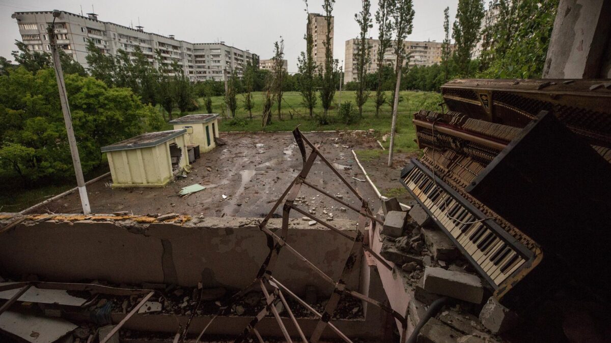 Amnistía Internacional denuncia que Rusia causó la muerte de cientos de civiles en Járkov mediante armamento prohibido