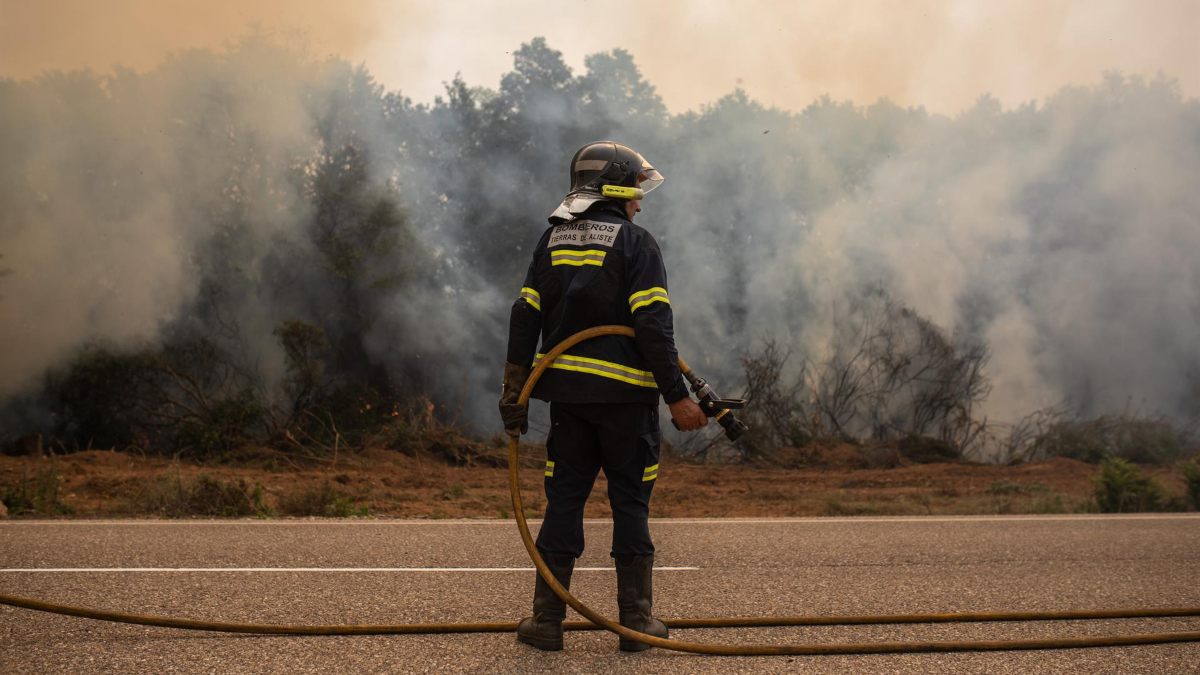 Una decena de incendios asola España y calcina miles de héctareas
