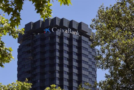 Caixabank invierte 116 millones más en su programa de recompra y alcanza el 31% de ejecución