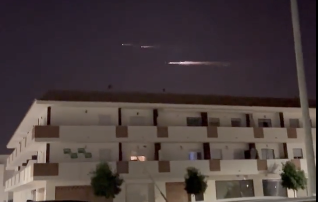 (VÍDEO) Basura espacial en forma de cometas: el suceso que ha sorprendido en el sur de España