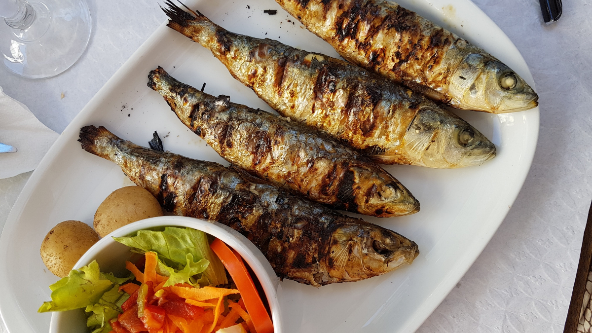 Cómo comer pescado en verano de forma más saludable y sana