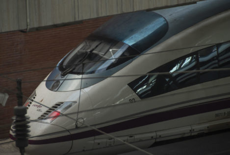 Renfe amplía hasta final de año la caducidad de los abonos Avant