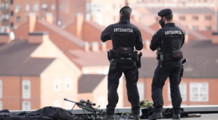 División entre los ertzainas por la subida salarial pactada entre sindicatos y el Gobierno vasco