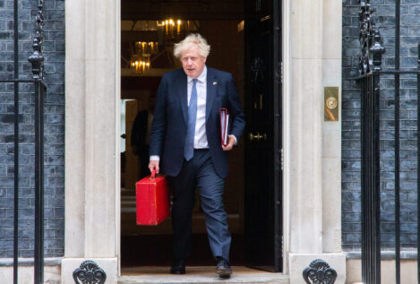 Boris Johnson sobrevive a la moción de censura de su partido y no tendrá que dimitir