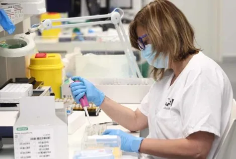 ¿Se está adaptando el virus de la viruela del mono al ser humano?