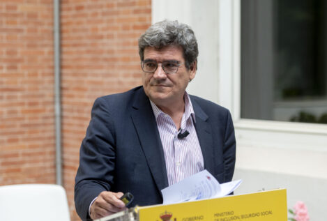 Escrivá propone bajar la cuota mínima de autónomos a 245 euros y subir la máxima a 565