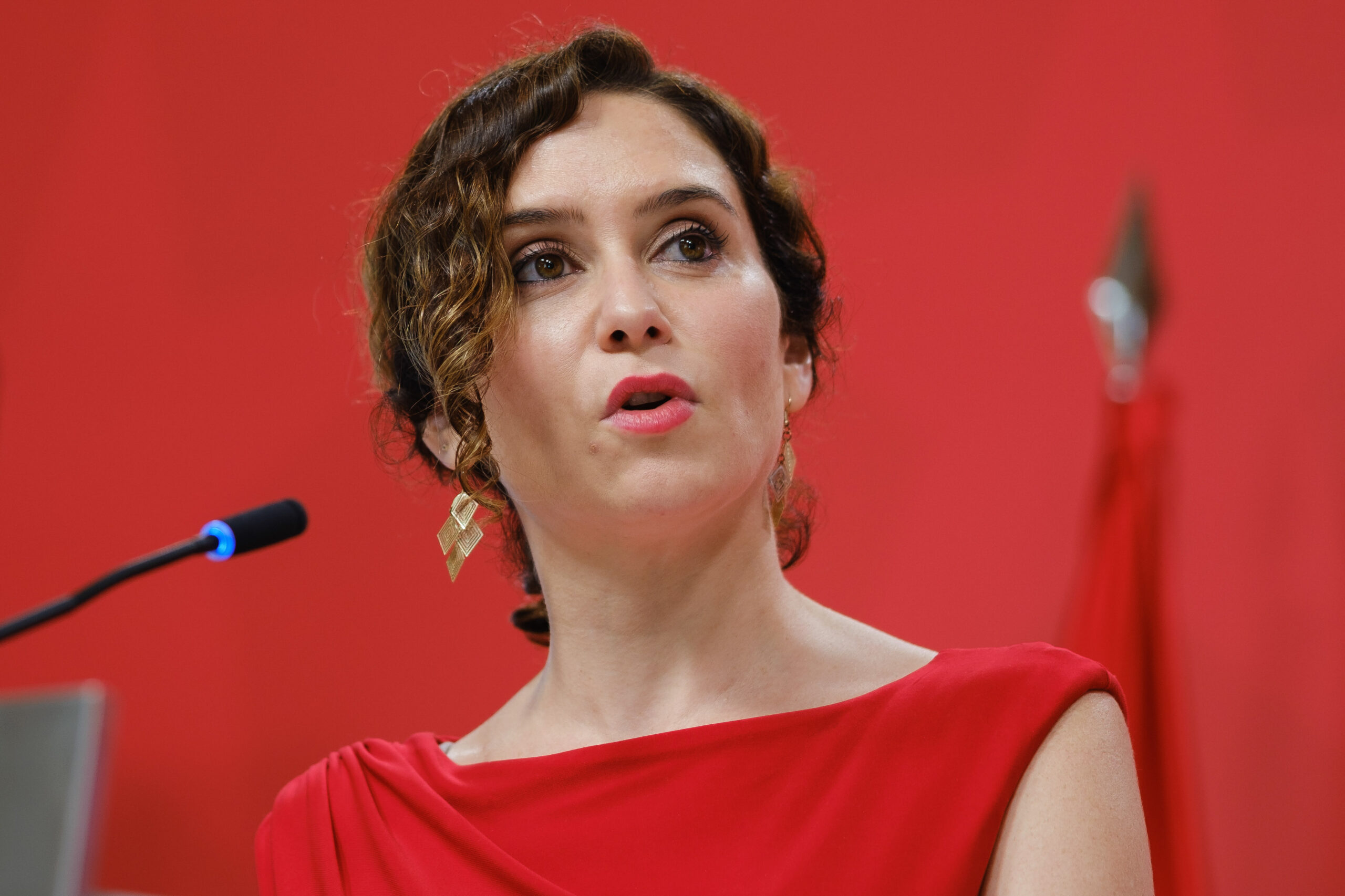Ayuso anuncia un recurso contra el Gobierno por el currículo de Bachillerato