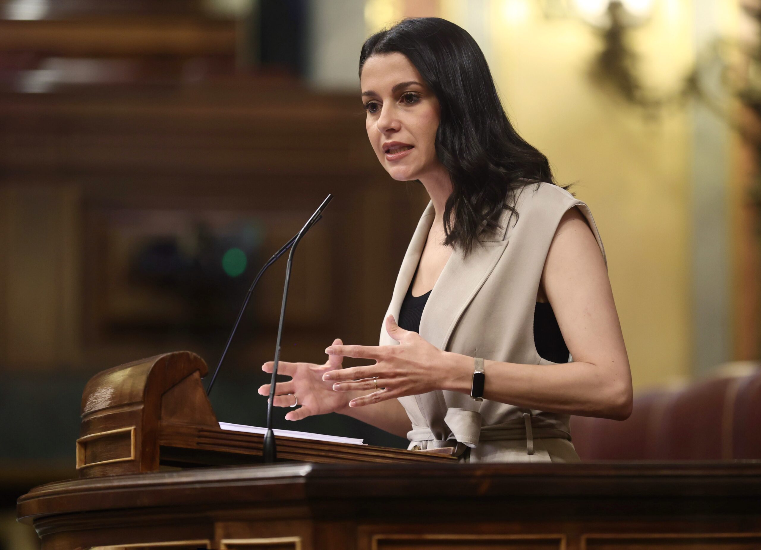 Arrimadas recrimina a Sánchez que «se representa a sí mismo y no al Estado»