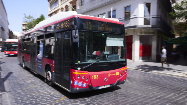 El sector del autobús pide eliminar las mascarillas en el transporte público