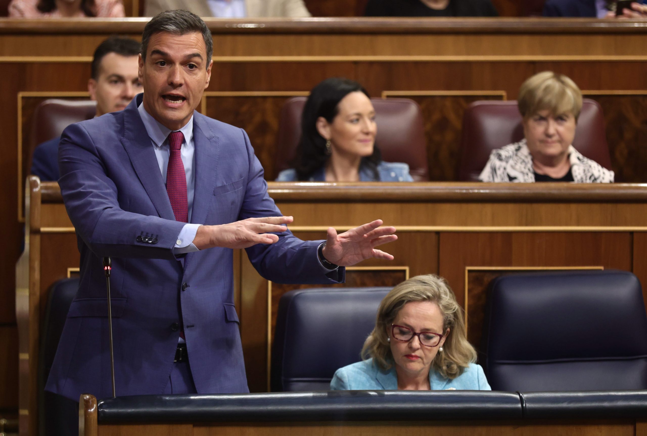 El Gobierno rebajará el IVA de la luz del 10 al 5%