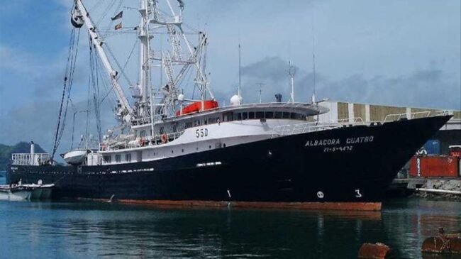 Al menos dos marineros españoles muertos por la explosión de un atunero vigués en Seychelles