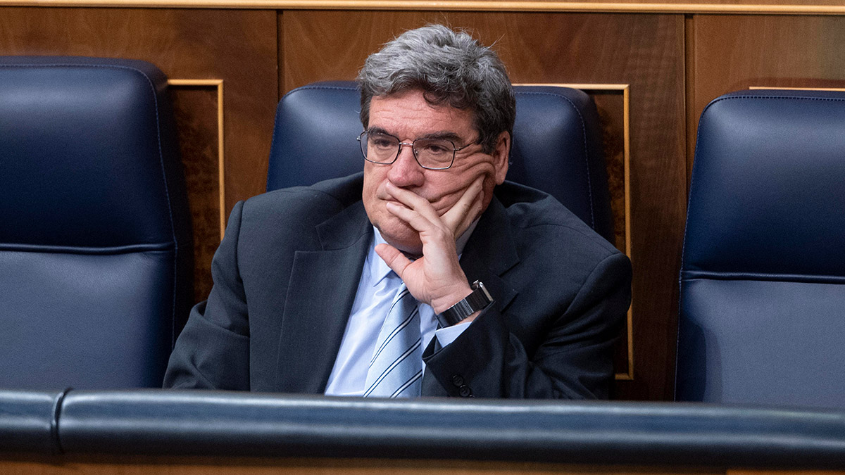 El ministro Escrivá desespera a Moncloa por su negociación de las pensiones: «Es un desastre»