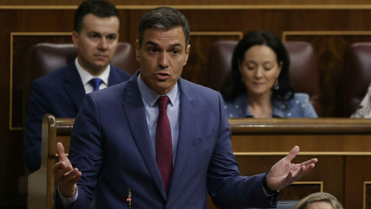 Sánchez cede a la bajada del IVA de la luz del 10% al 5% tras el descalabro en Andalucía