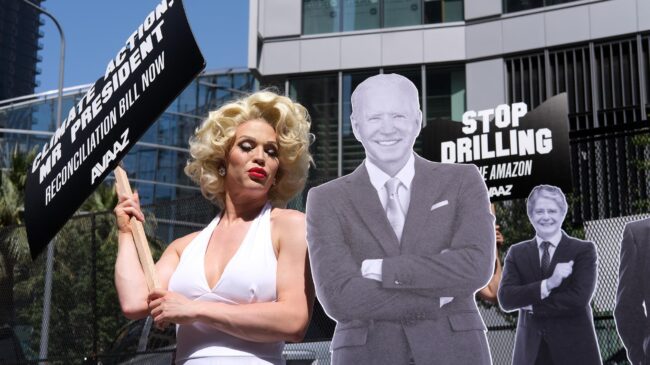 (VÍDEO) 'Drag queens' vestidas de Marilyn Monroe "reciben" a los presidentes en la Cumbre de las Américas