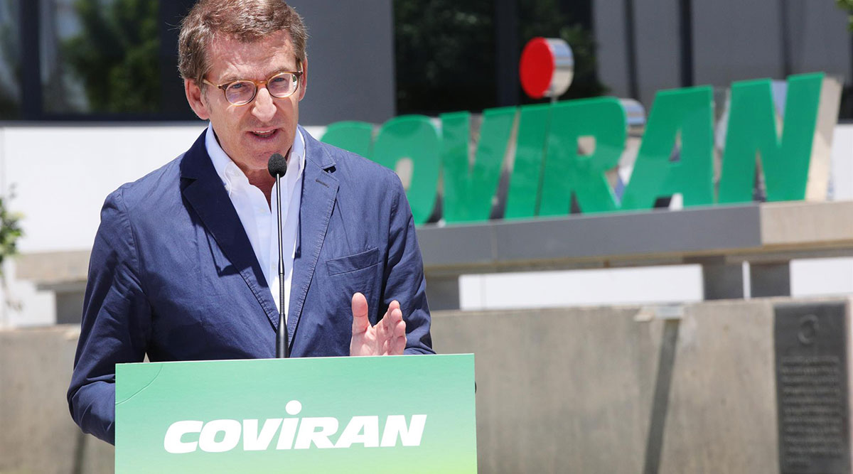 Feijóo dice que «se puede ser socialista y votar a Juanma Moreno»
