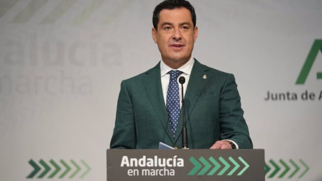 (VÍDEO) Moreno considera "incoherente" la entrada de Vox en el Gobierno andaluz por "no creer en las autonomías"