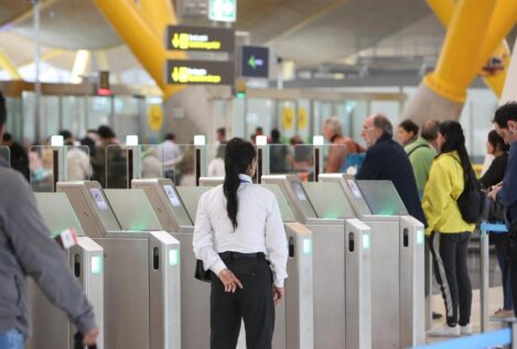 Comunidad y Ayuntamiento exigen a Interior una solución para el «caos policial» de Barajas