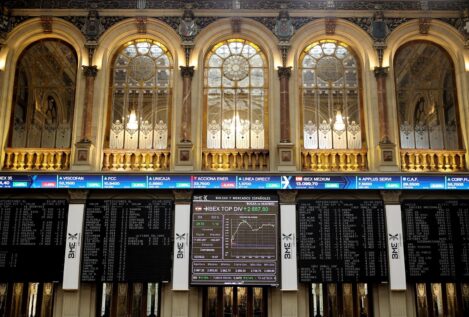 El Ibex se desploma un 2,4% y encadena tres sesiones consecutivas en 'rojo'