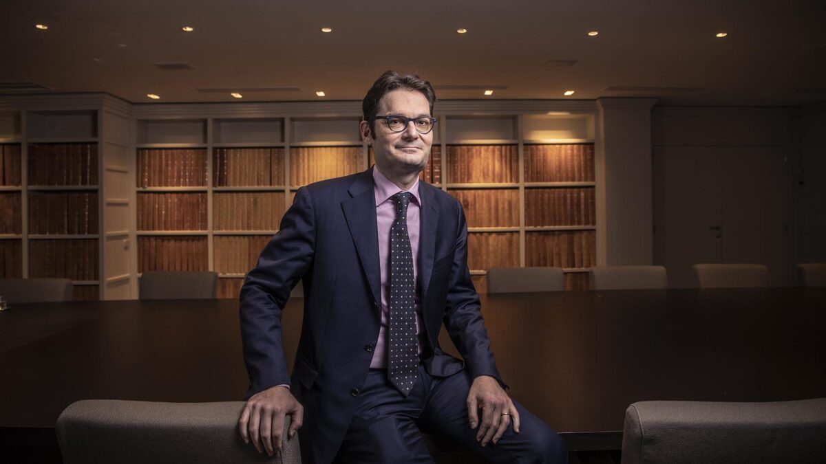 Joseph Oughourlian pide dividir Indra en dos para maximizar su valor