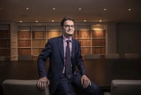 De Prisa a Telefónica: ¿por qué el fondo Amber Capital ayuda a Sánchez a conquistar Indra?