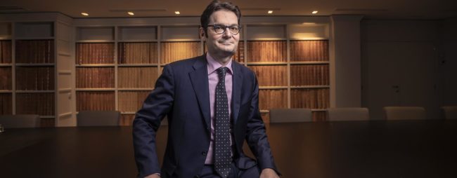 Amber recibe la autorización del Gobierno para subir hasta un 9,9% en Indra y reforzar a Murtra