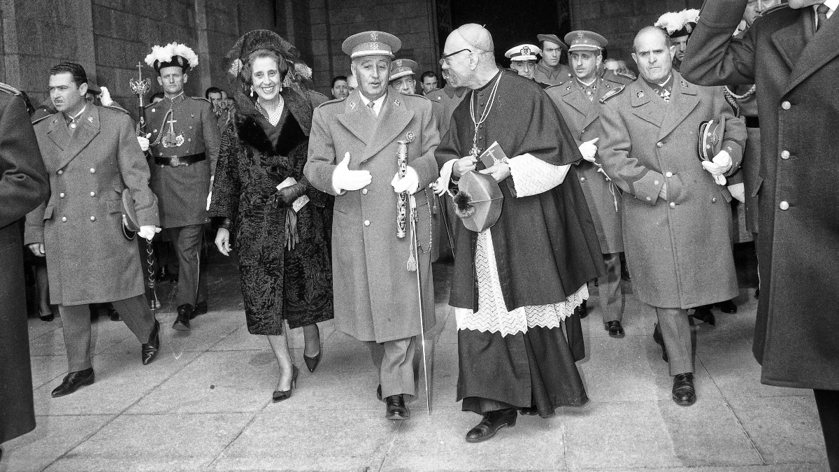 Las víctimas del franquismo piden al Papa que abra los archivos de la dictadura