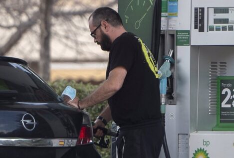 El precio de la gasolina marca un máximo histórico y 'se come' un 75% de la subvención del Gobierno