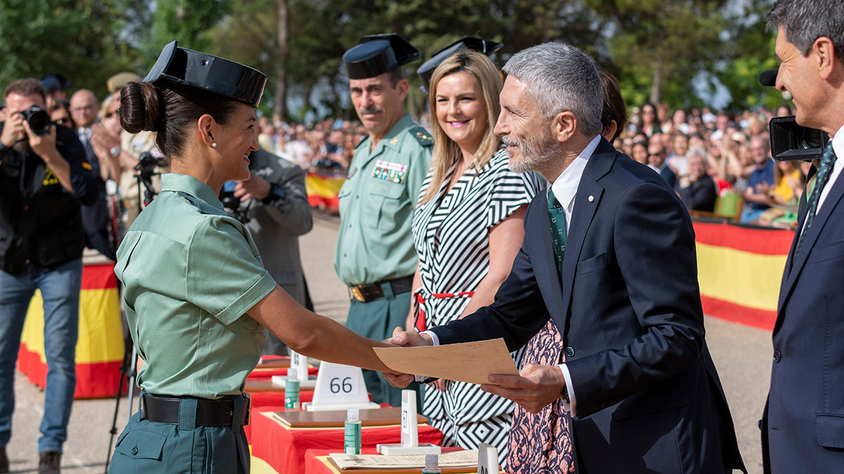 Una mujer, primera de la 127 promoción de la Academia de Guardias de Baeza