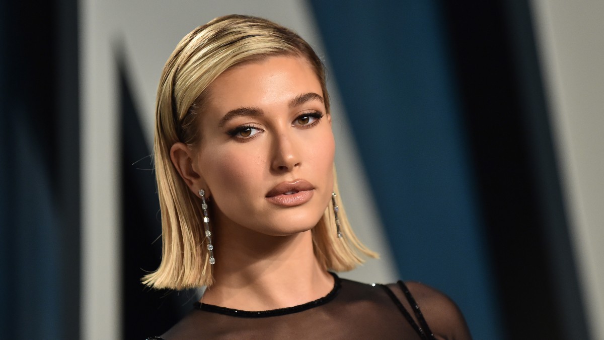 Hailey Bieber, demandada por el nombre elegido para su firma de cosmética
