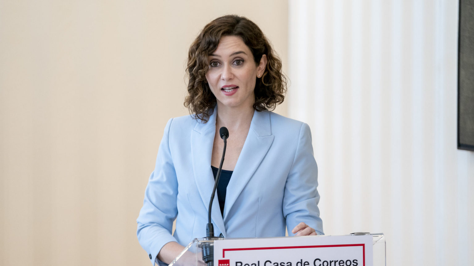 Ayuso en el escaparate