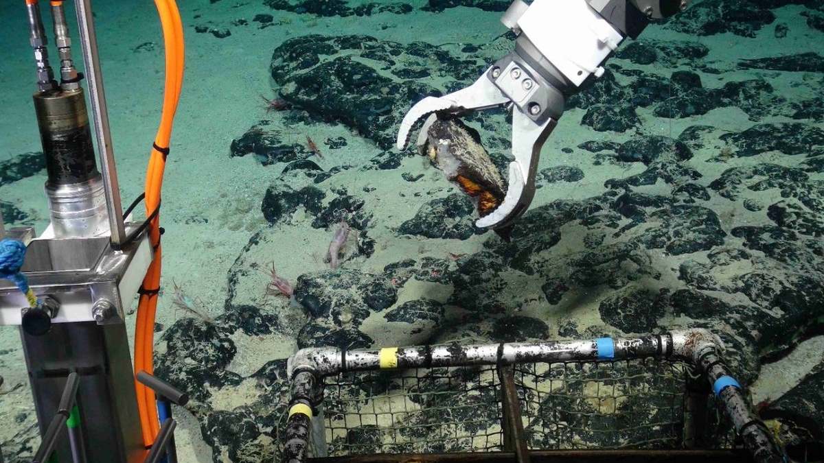 España y Marruecos pugnan por el Monte Tropic, un tesoro submarino «en tierra de nadie»