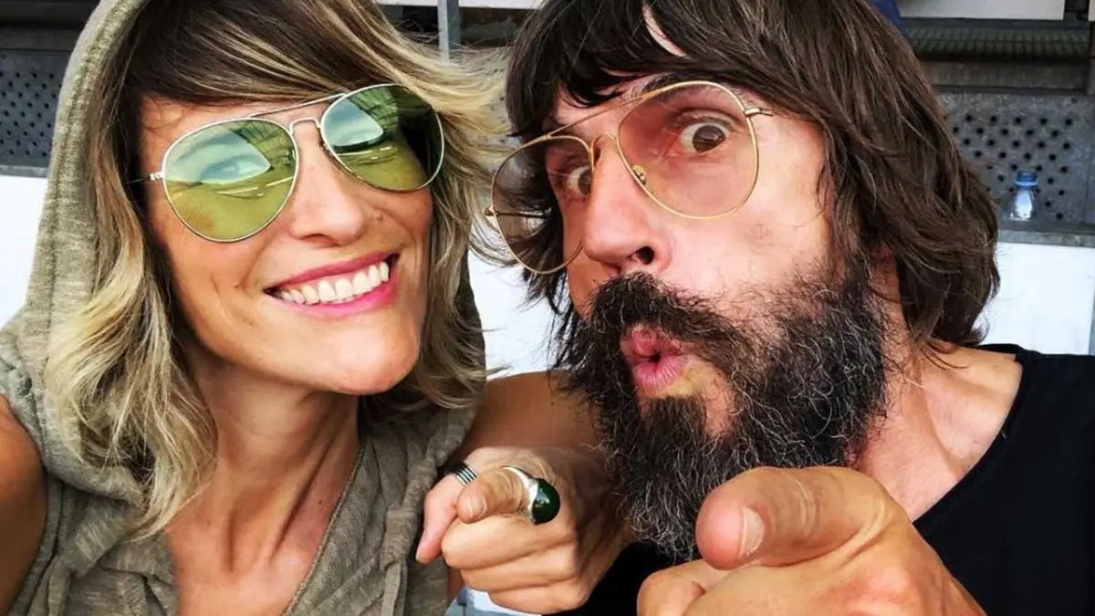 La mujer de Santi Millán se pronuncia acerca del vídeo sexual: «¡La gente fo**a fuera de la pareja!»