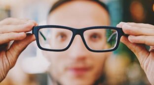 Dígame cómo mira y le diré cómo procesa el lenguaje