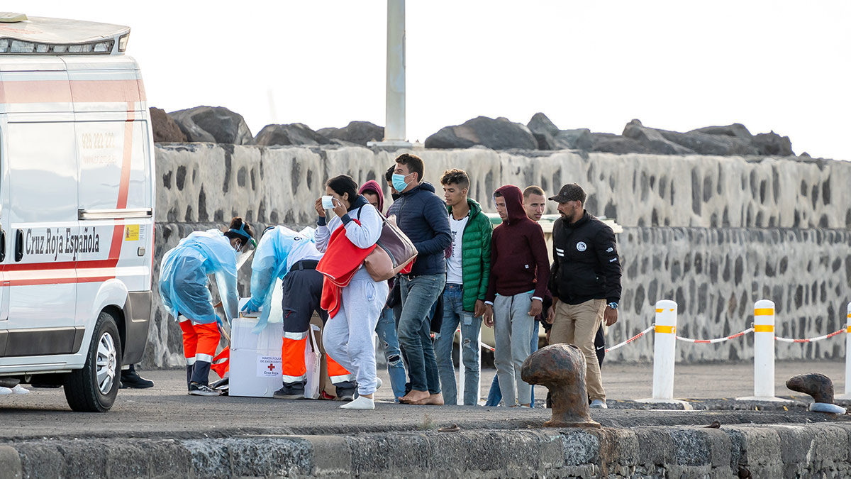 La inmigración irregular sube un 15,8%, pero el crecimiento sigue a la baja