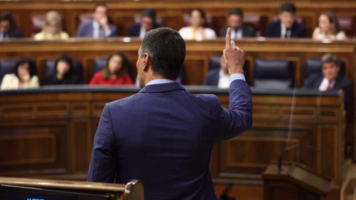 Pedro Sánchez anuncia una bajada del IVA de la luz del 10% al 5% para pasar página del 19-J