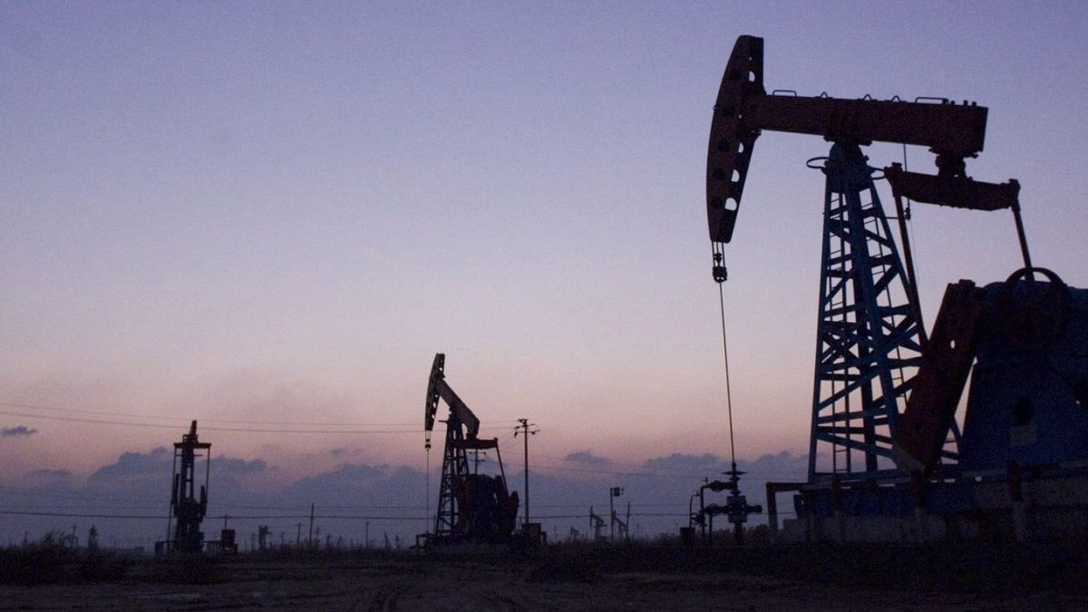 Francia inicia conversaciones con Emiratos Árabes para reemplazar el petróleo ruso