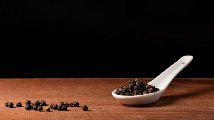 Descubren que la piperina de la pimienta negra ayuda a adelgazar y acelera el metabolismo