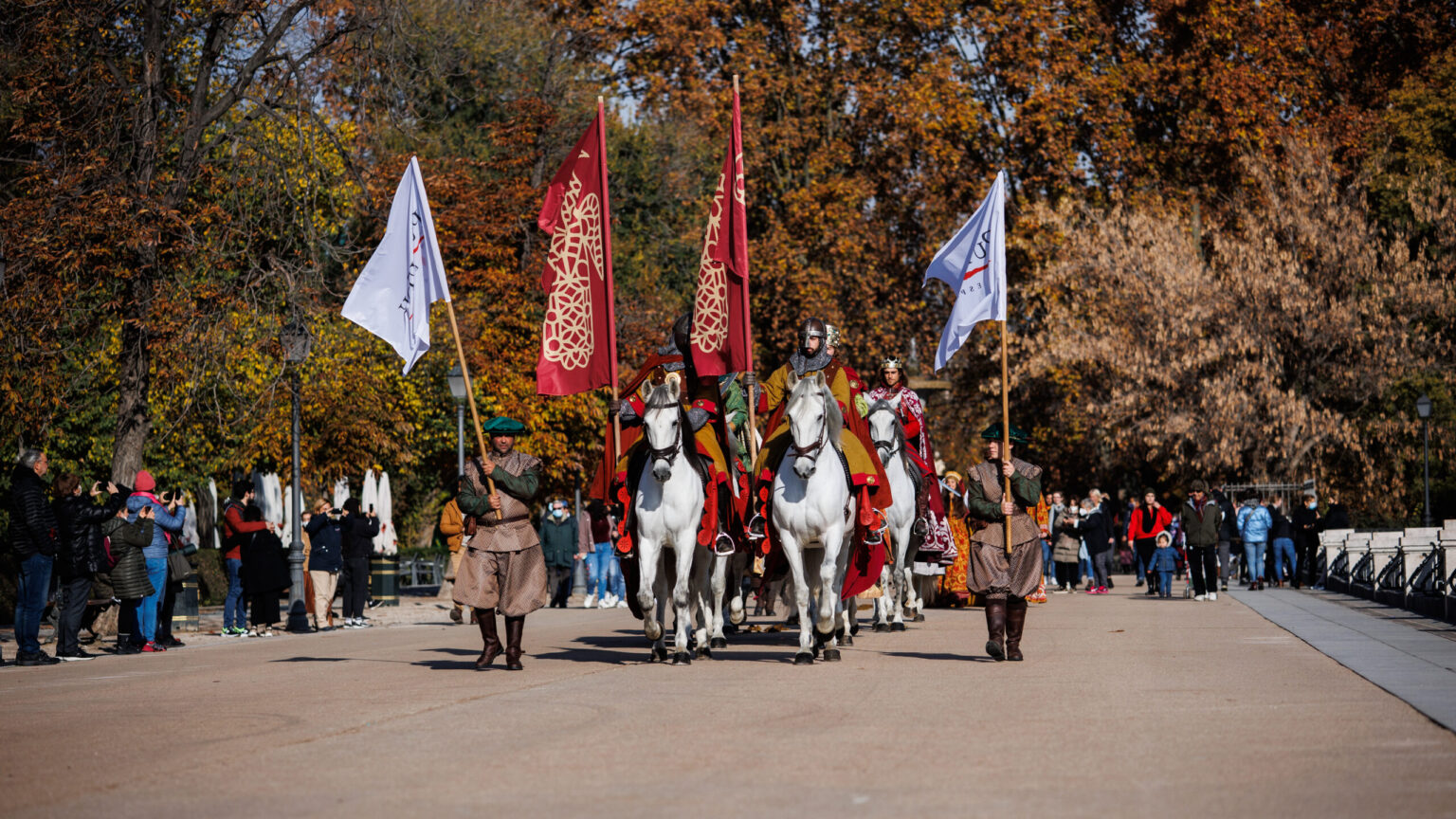 Un incendio cerca del parque Puy du Fou de Toledo obliga a evacuar a 3.000 personas