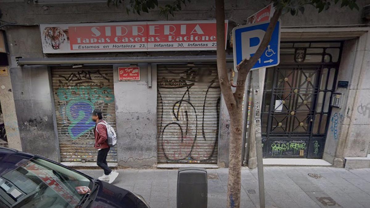 Dos pandilleros disparan a un camarero en Chueca, que se salva gracias a un jamón