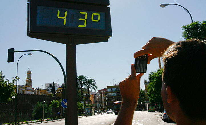 El calor extremo no cede: en alerta a 11 comunidades, 5 en naranja, con máximas de 43 grados