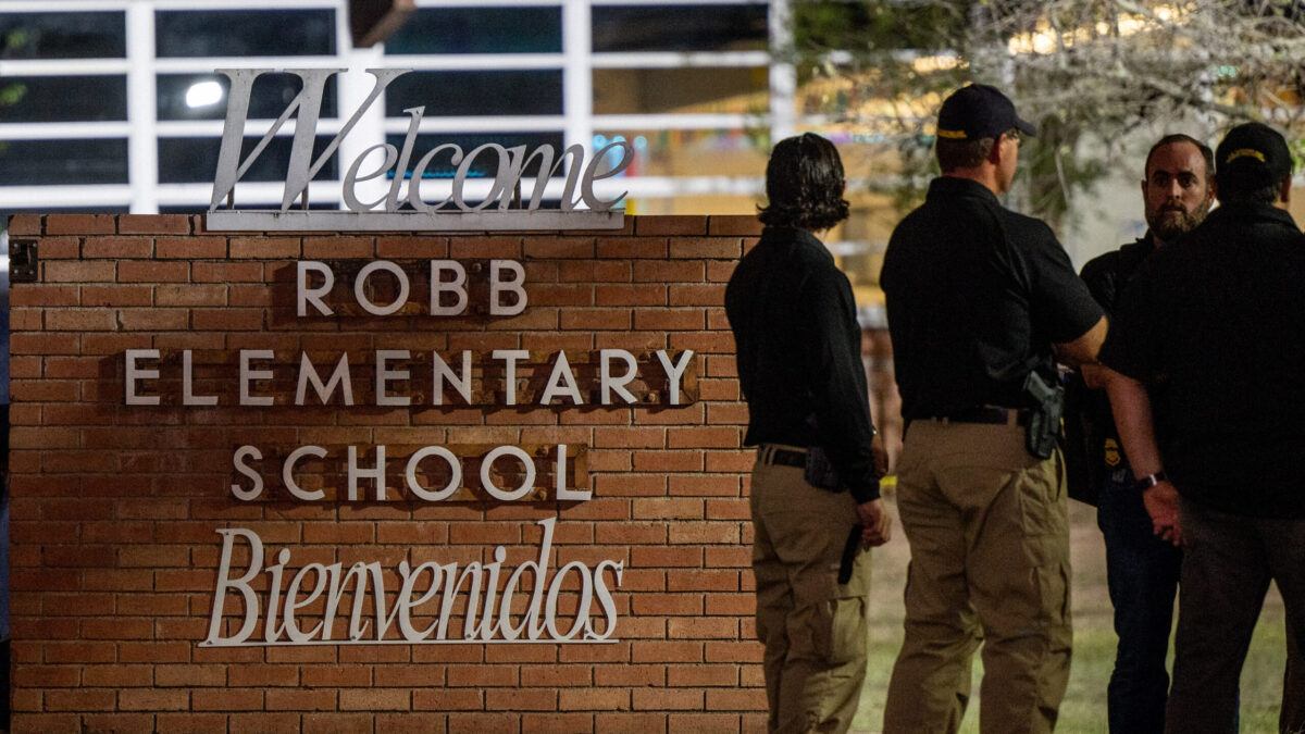 El colegio del tiroteo en Texas será demolido: «Nunca podrías pedirle a un niño o a un maestro que regrese a esa escuela»
