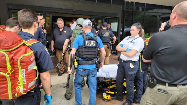 Los tiroteos continúan en EE.UU.: cinco muertos tras un ataque masivo con un rifle en un hospital de Oklahoma