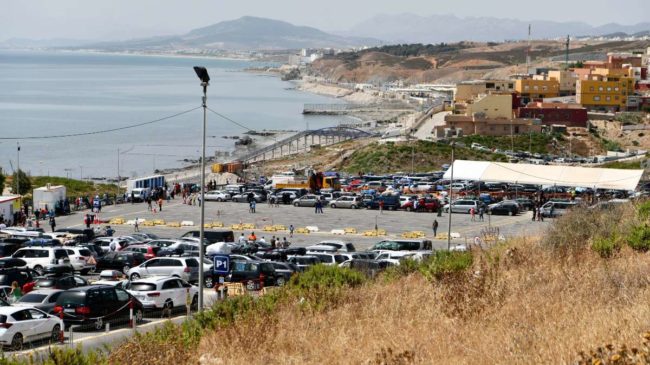 Más de 10.000 personas cruzan a Marruecos por Ceuta en vísperas de la Pascua islámica