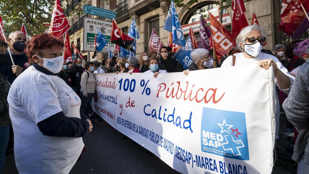 La ‘Marea Blanca’ tiñe las calles de Madrid para reivindicar la importancia de la sanidad pública